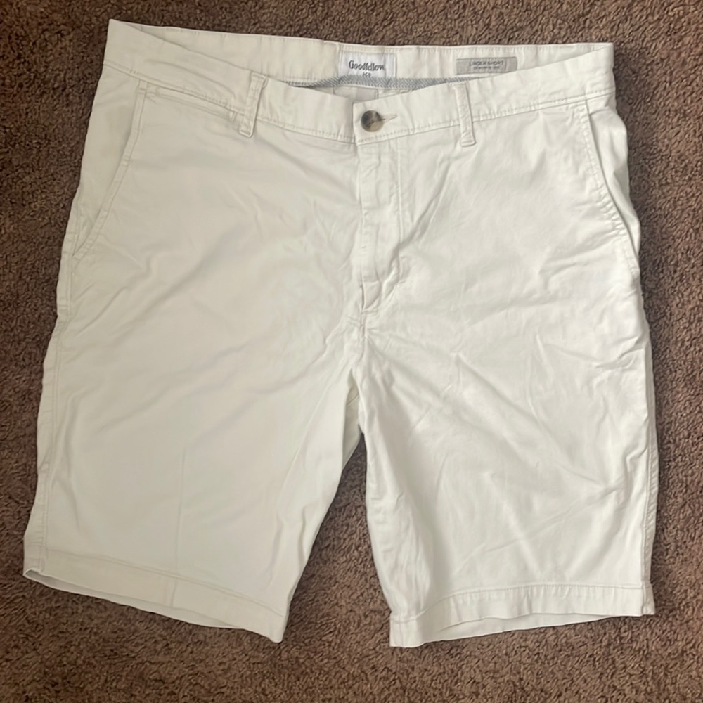 Men’s cream shorts